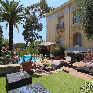 4* Hotel Petit Palais